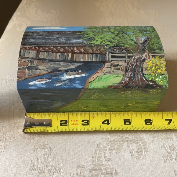Stunning signed covered bridge hand painted artesian jewelry, trinket box - Picture 12 of 14